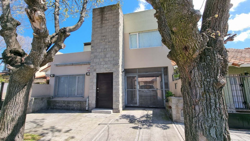 Venta En Block. Dos Viviendas Sobre Un Mismo Lote. Barrio Los Troncos