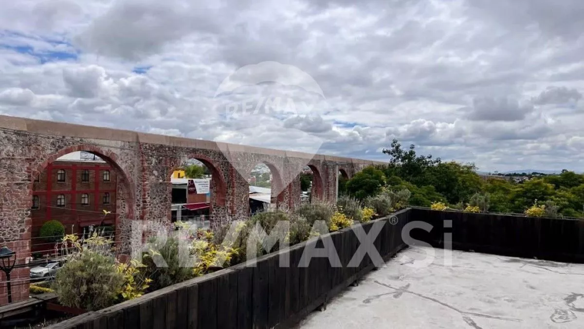 Edificio Comercial Renta Calzada De Los Arcos