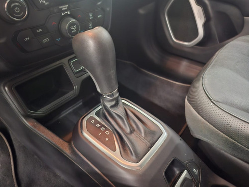 Jeep Renegade RENEGADE 1.8 16V FLEX LONGITUDE 4P AUTOMÁTICO