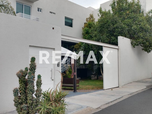 Casa En Venta En Privada Juriquilla