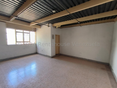 Mini Centro Comercial En Venta Ubicado En La Mora I La Victoria, Fvina 25-504