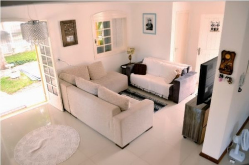 Casa Em Vila Nova Com 3 Dormitórios - Mi11693