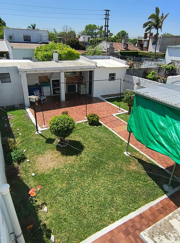 Casa En Venta - 2 Dormitorios 2 Baños - 275mts2 - Tolosa