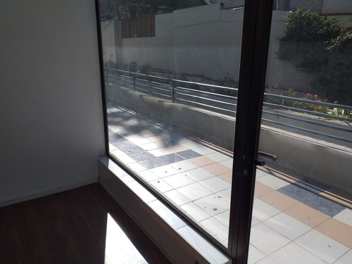 Local Interior Frente Integramedica Manquehue