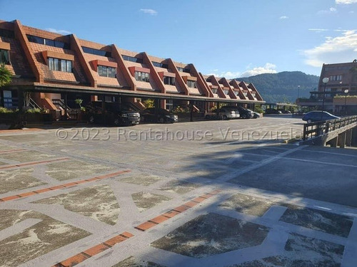 Hermoso Y Amplio Townhouse Con Múltiples Comodidades En Zona De Monterrey Mvg 24-5504