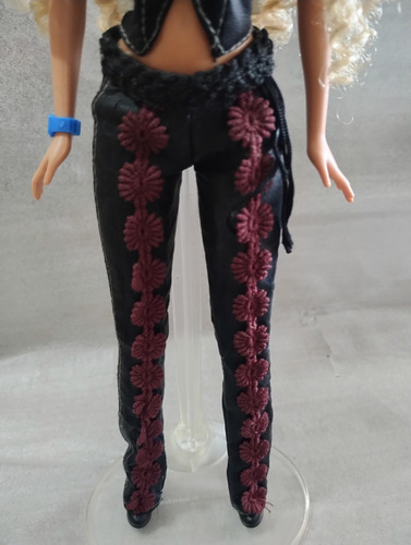 Muñeca Shakira Mattel Barbie 2002 Con Ropa Y Dije Originales (Usado)
