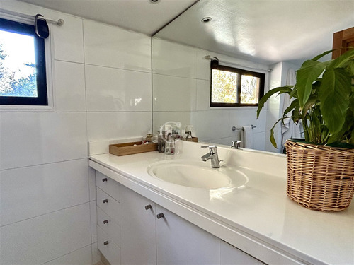 Casa En Venta De 5 Dorm. En Lo Barnechea