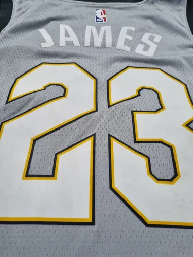 Nike lebron james usado online