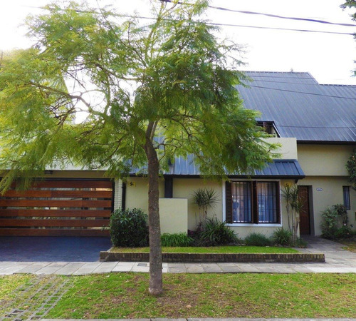 Casa  En Venta Ubicado En Ciudad Jardin, Tres De Febrero, G.b.a. Zona Oeste