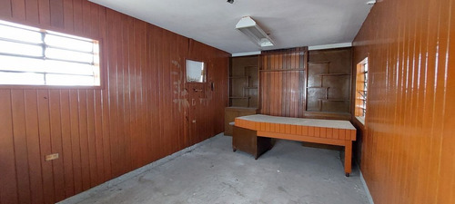 Bodega Comercial Con Amplio Patio De Maniobras ,en El Centro De Merida
