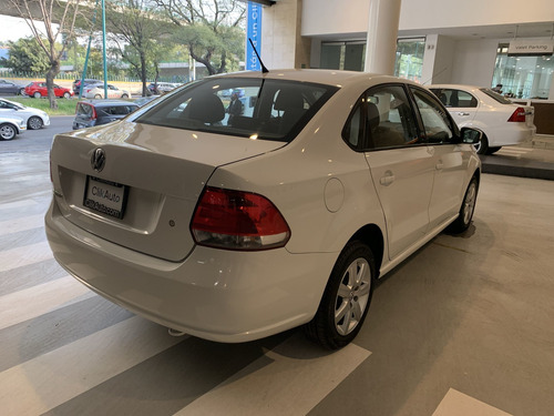 Imagen 11 de 15 de Volkswagen Vento 2014 1.6 Style Mt