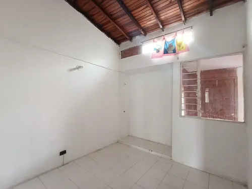 Casa En Arriendo En Prados Del Este. Cod A27003