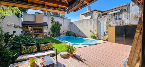 Casa Chalet En Venta En Villa Sarmiento, Morón, G.b.a. Zona Oeste, Permuta Por Depto En Caba O Haedo
