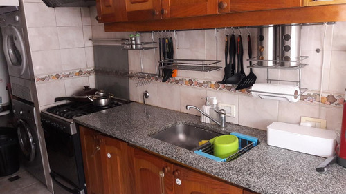 Imagen 4 de 13 de Buen Duplex, Cochera, Jardin, Gran Pileta, Y Quincho Con Parrilla.