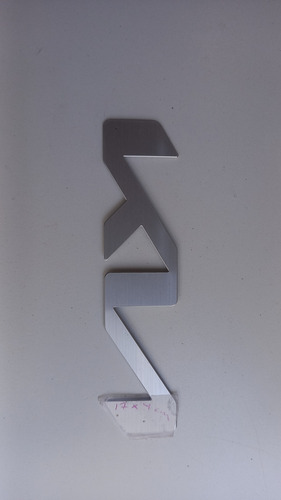 Emblema Nuevo De Facia Delantera Para Kia Rio 20-23 (Usado)