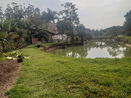 Imagem 9 de 14 de Casa 5 Cômodos 3 Banheiros