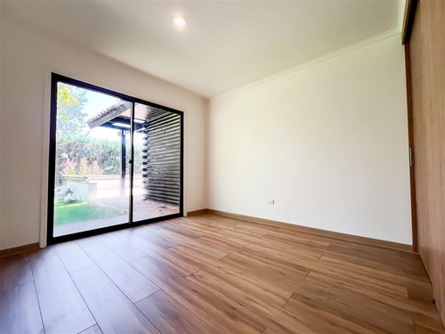 Casa En Venta De 4 Dorm. En Navidad