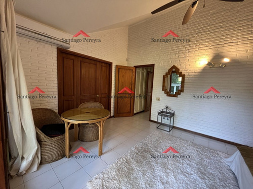 Imagen 19 de 29 de Muy Lindo Chalet Tradicional En Zona Lugano
