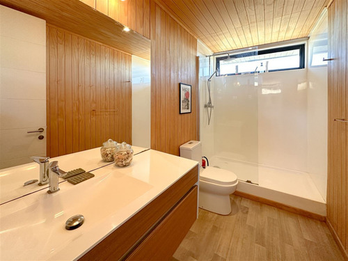 Casa En Venta En Pichilemu, Con Gran Vista Al Mar