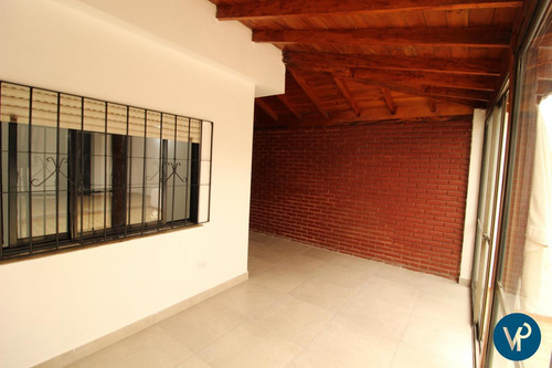 Casa En Venta Castelar Apto Crédito Bancario, Ph 3 Ambientes Con Departamento 2 Ambientes Al Fondo