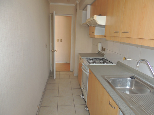 Arriendo Dpto. Catedral 1582. Excelente Ubicacion Metro