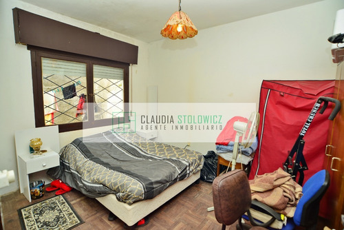 Casa En Venta En La Unión 2 Dormitorios Con Patio Al Frente Y Fondo Con Cochera Propiedad Horizontal