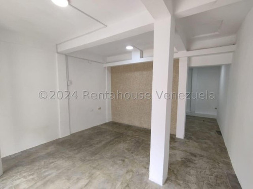 Karen García Alquila Local Comercial De 28 Mts2 A Pie De Calle Al Este De Barquisimeto, Con Un Espacio Ideal Para Establecer Un Negocio De Ventas O De Servicios, Alto Tráfico Vehicular Y Peatonal.