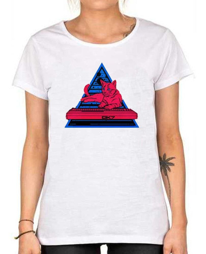 Remera De Mujer Gato Triangulo Arriba De Un Piano