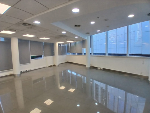 Excelente Local De 148m2 Con Una Exposición Única
