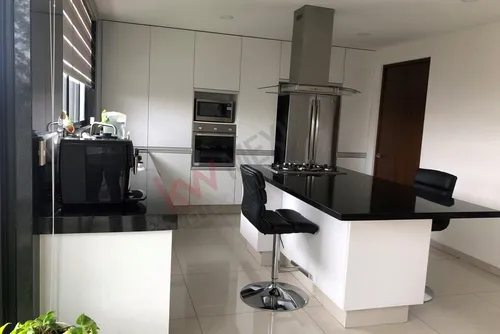 Venta De Casa Con Recámara En Planta Baja En Lomas De Angelópolis