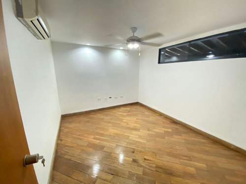 Imagen 11 de 12 de Se Vende/alquila Casa 600m² 5h+s6b+s6p En La Floresta