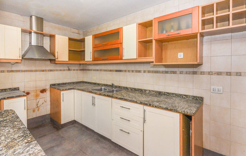 Venta Casa 5 Ambientes Con Cochera Versalles