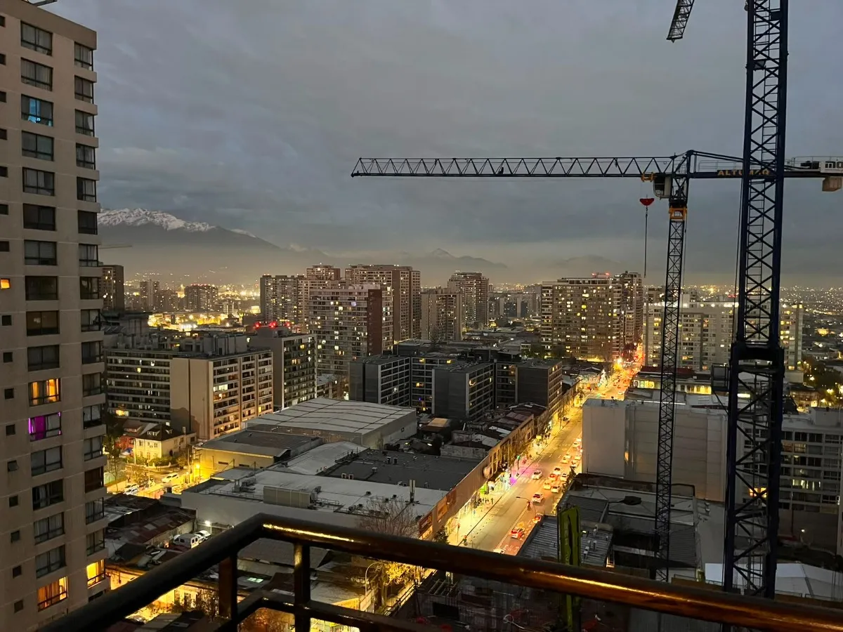 Imagen 3 de 20 de Arriendo Depto. 1d/1b. Piso 20. Metro Santa Isabel