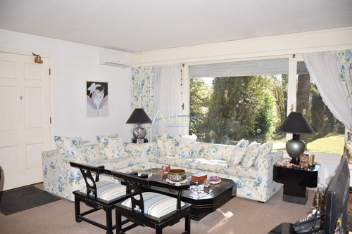 Casa En Country, 4 Dormitorios *- Ref: 3163