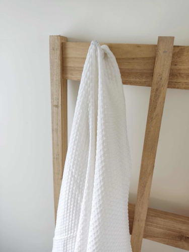 Manta Modelo Chipre Off White- 125x150 Cm