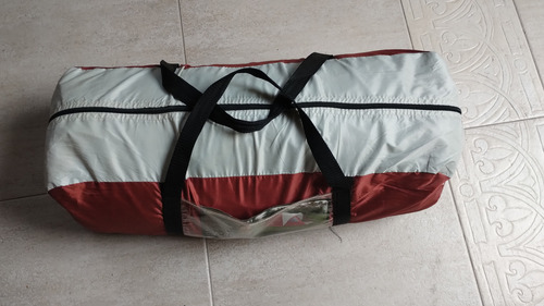 Carpa Waterdog Cuzco , Termo Sellad 4 Estaciones, 4 Personas Bordó (Usado)