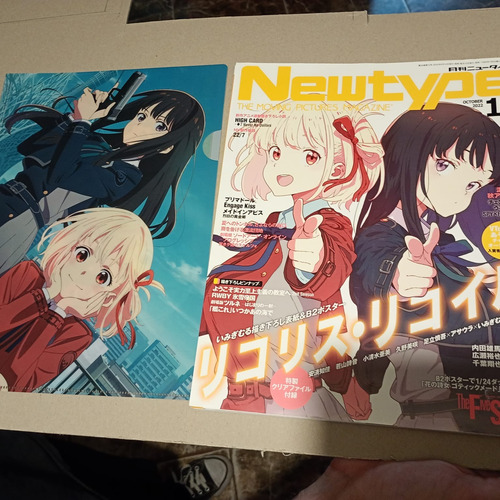 Newtype Magazine (octubre 2022 - Portada Lycoris Recoil)