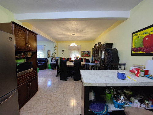 Casa En Venta En Col. Iztaccihuatl De Dos Niveles Con Jardín.