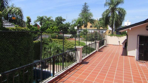 Imagen 20 de 21 de Casa De Estilo Francés 4 Ambientes Garage Dos Autos En Residencial Exclusivo