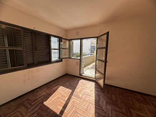 Venta Departamento Alberdi, Dos Dorm, Un Baño, Amplio Balcon