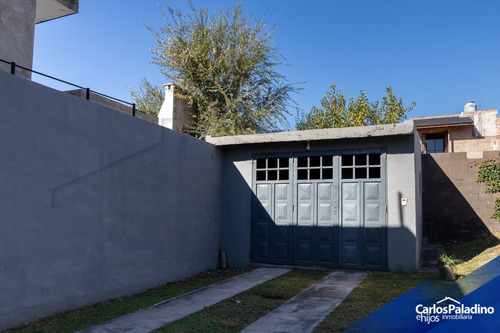Imagen 3 de 14 de Casa Con Pileta, Mas Local Comercial Independiente
