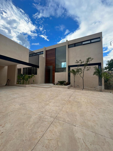 Casa En Venta Merida, Privada El Cortijo Lote 43, Octubre 2023.