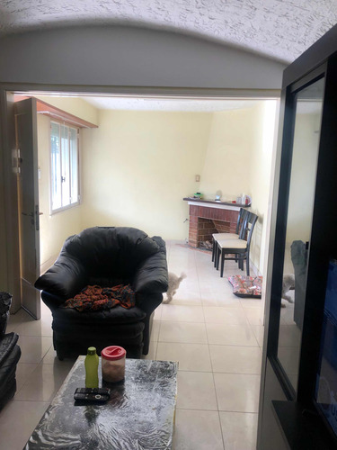 Casa En Venta 4 Ambientes Con Jardín Amplio, Pileta Y Cochera