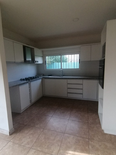 Se Vende Casa En El Pinar Sur Con Muy Buena Renta , Atencion Inversores!!!! A Pasos Del Mar , 3 Dorm. Divina Zona
