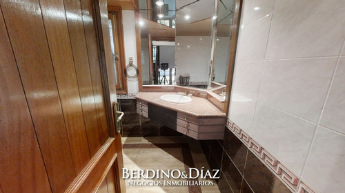 Preciosa Mansión En Exclusivo Barrio Beverly Hills- Ref: 326