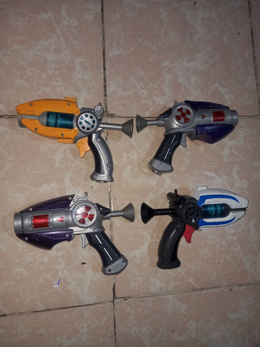 4 Pistolas Bajoterra Lanzababosas Slugterra (de Uso) (Usado)