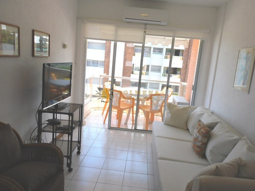 Alquila Apartamento 2 Dormitorios , 2 Baños- Ref: 4174