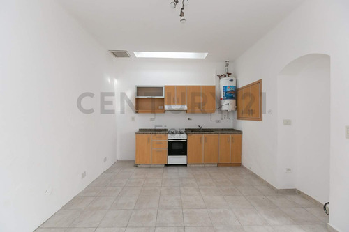 Venta Ph 2 Ambientes Con Patio, Terraza Y Parrilla Propia. Barracas