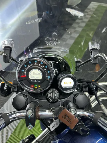 Royal Enfield Meteor 350; Modelo 2023; 8,300 Km