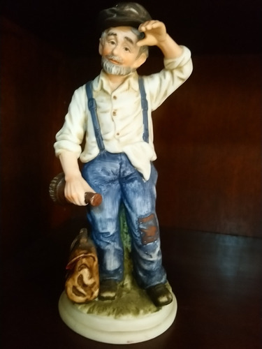 Figura Capodimonte De Campesino Cansado, Con Jarron Y Bolso 